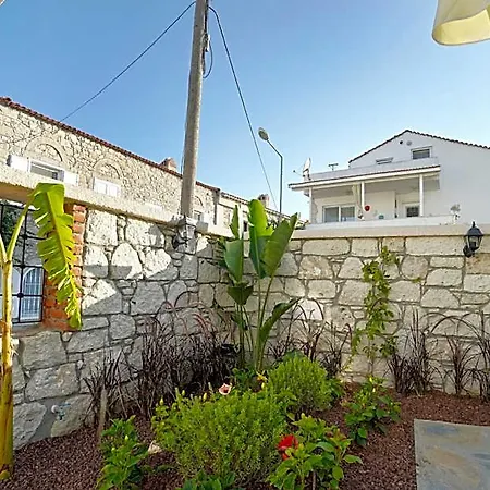 Pom Alacati Boutique *