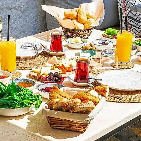 Pom Alacati Boutique