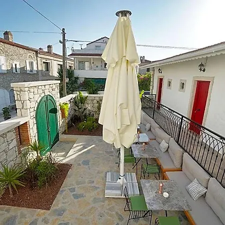 Pom Alacati Boutique Hotel *