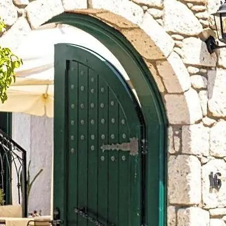 Pom Alacati Boutique Ciftlikkoyu