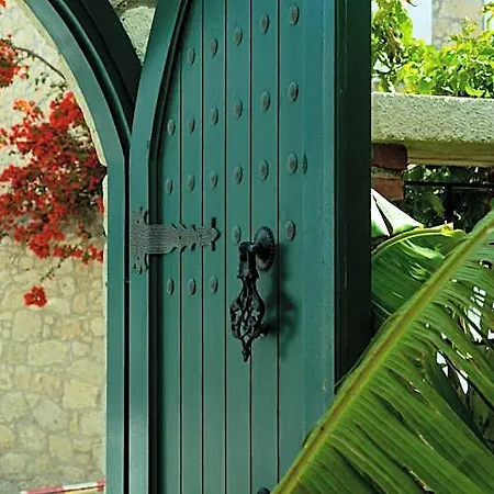 Pom Alacati Boutique Hotel